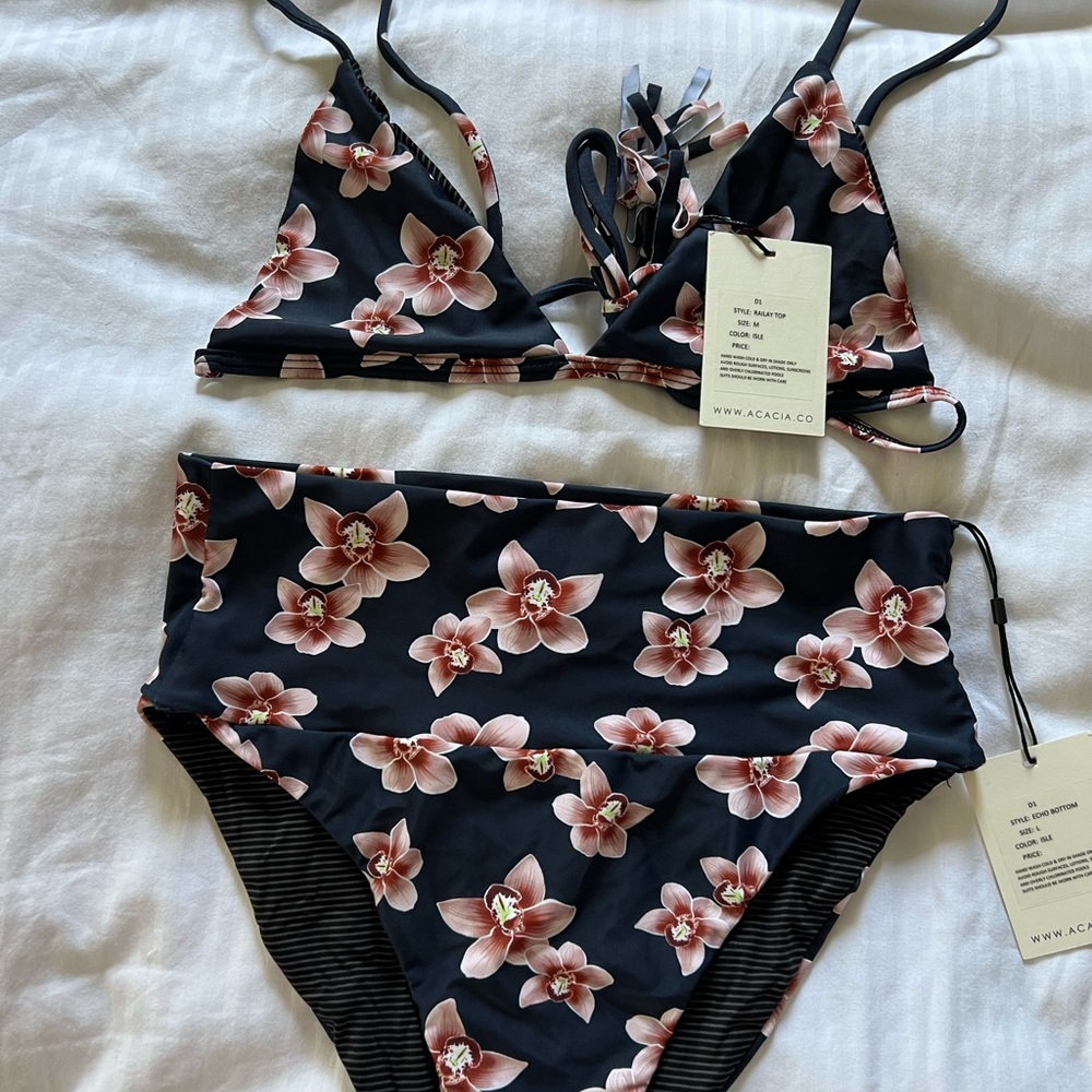 Acacia isle set